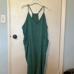Green Cupshe jumpsuit.  Brand new!